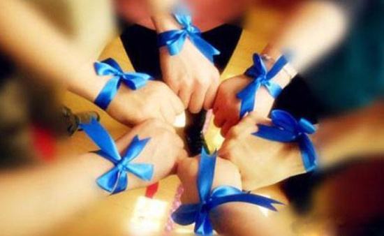 自闭症的造成原因和表现有哪些？